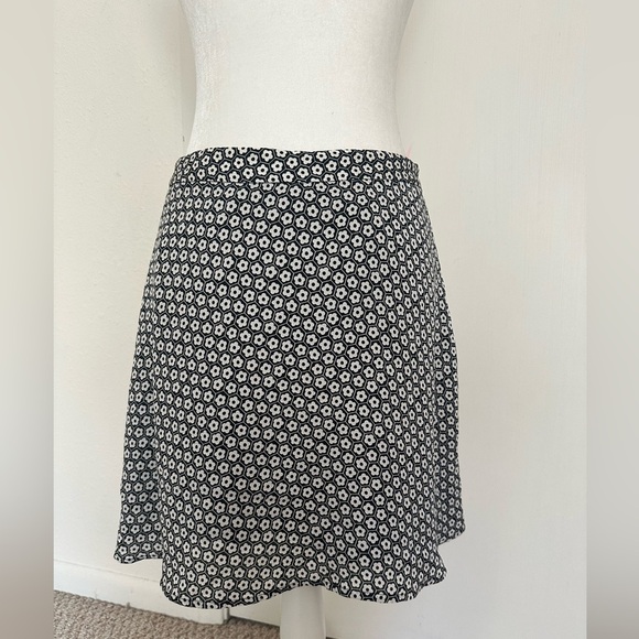 Michael Kors paisley print silk lightweight mini skirt size 6 - Picture 3 of 8